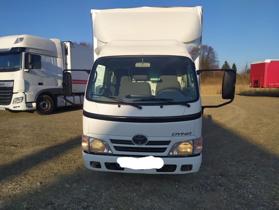Toyota Dyna 'M35.33' 3.0L [D-4D] 144HP Carroçaria tipo TIR (8 Paletes)