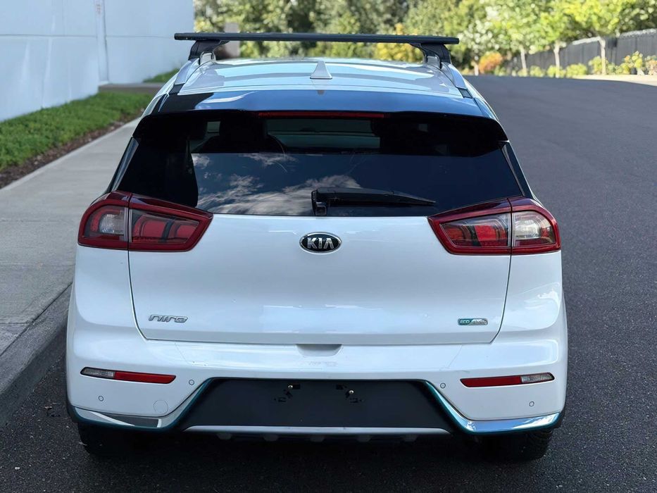 Kia Niro Hybrid      2018