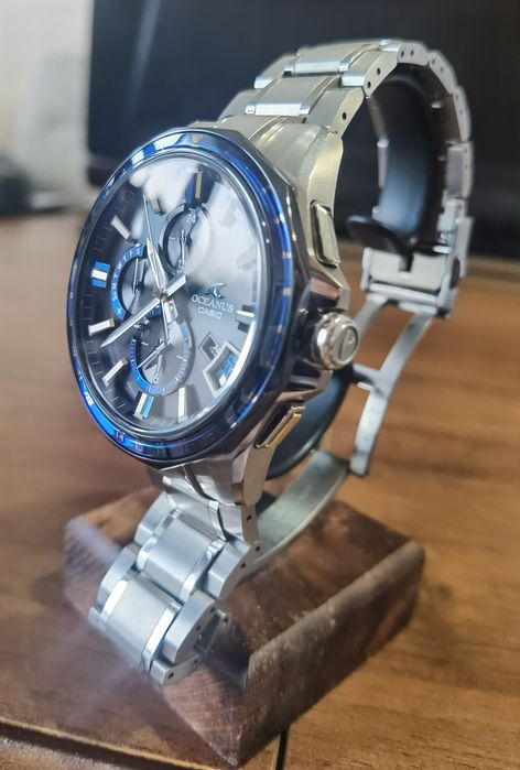 Casio Oceanus OCW-G2000 1AJF GPS Bluetooth Radio Control