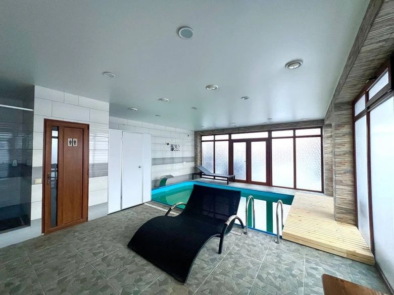 Баня  з басейном, холодною бочкою та великою кімнатою відпочинку