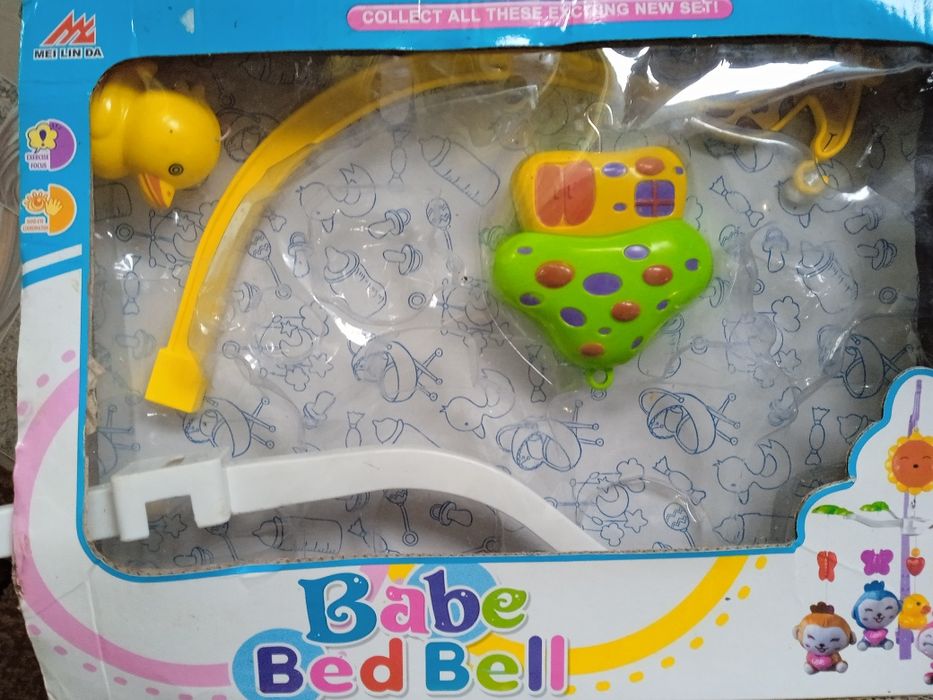 Мобіль над кроваткою