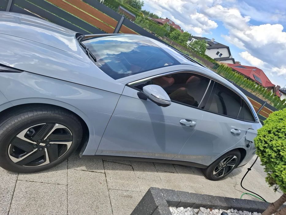 Geely Monjaro Gelly Galaxy L6 Hybryda Plug-in 212 km