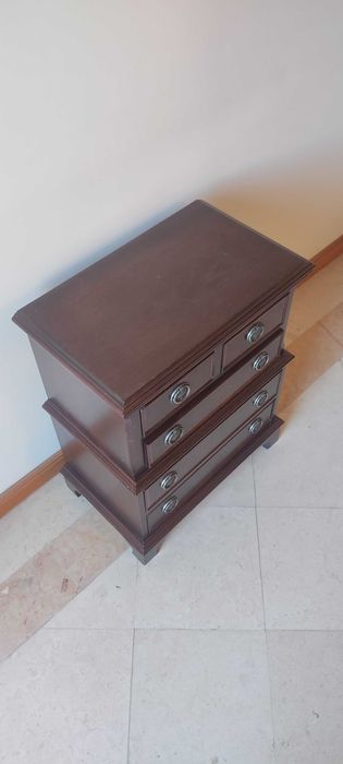 Mesa de apoio em madeira cerejeira em excelente estado