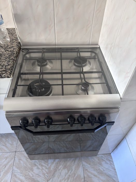 Forno eletrico e placa a gás Indesit