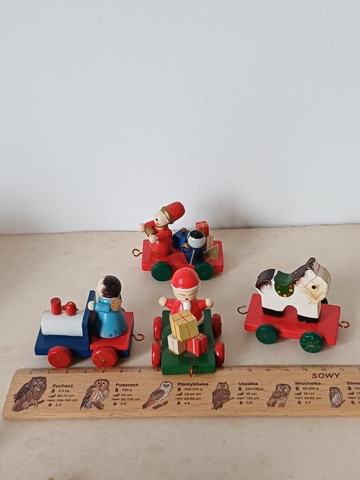 Drewniany pociąg ozdoba świąteczna aniołki koniki prezenty
