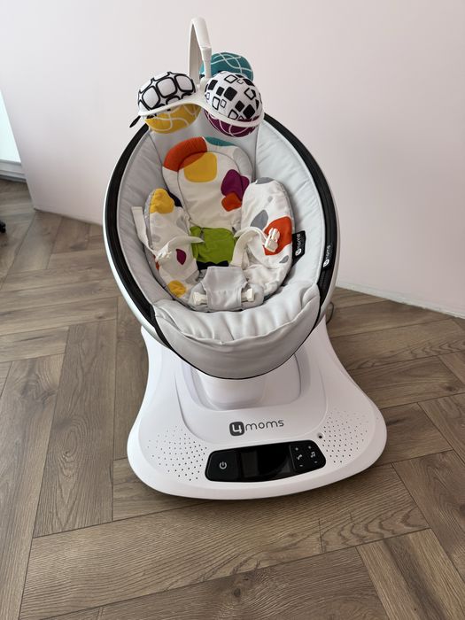 Заколисуючий центр 4moms