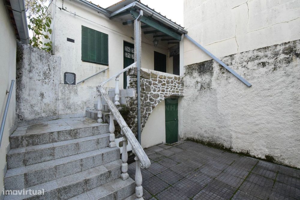 Moradia V2 c/ Terraço - Marmeleiro - Guarda