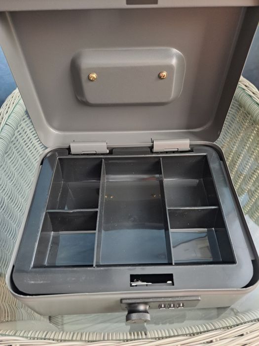 Kasetka na pieniądze, 3-cyfrowa kombinacja liczb