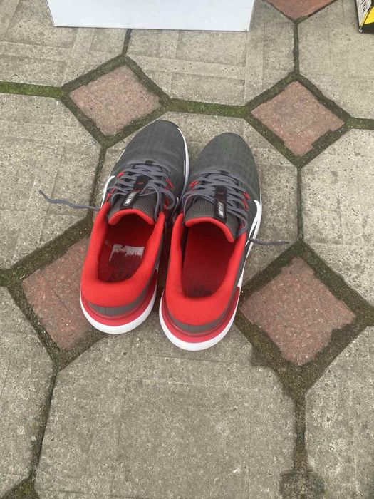 Кроси Nike.         .