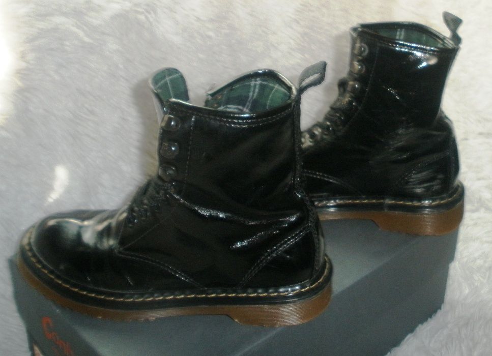 Buty za kostkę bootki czarne firmy Barratts rozmiar 36