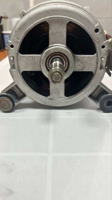 Двигатель на стиральную машинку indesit