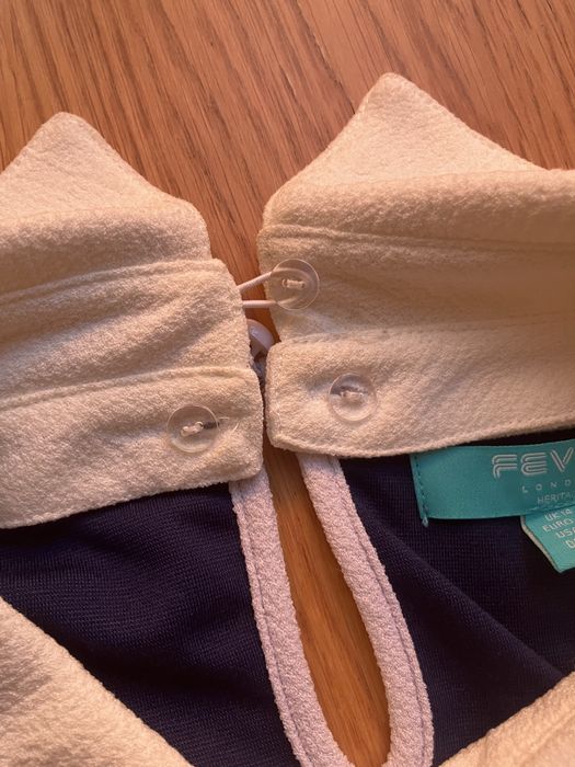 Camisola modelo retro com gola amovível