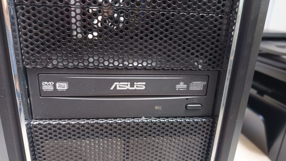 Komputer stacjonarny Intel i5, 12 GB RAM, używany, sprawny