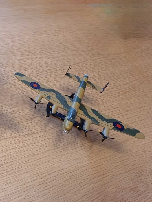 Bombardeiro Avro Lancaster