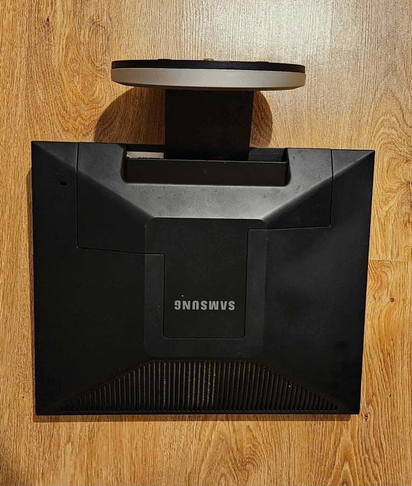 Monitor Samsung z pudełkiem  SyngMaster 940 N