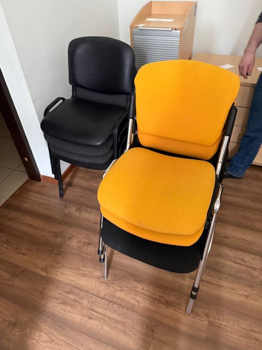 РОЗПРОДАЖ офісних крісел 444 штук склад