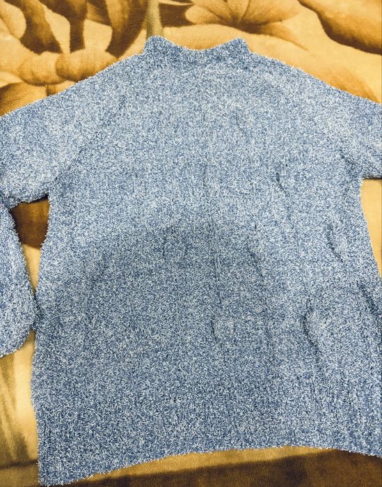 Теплий світер гарний