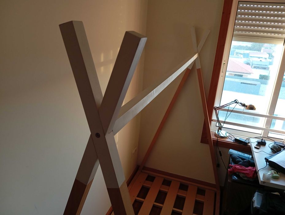 Cama Montessori criança com estrado