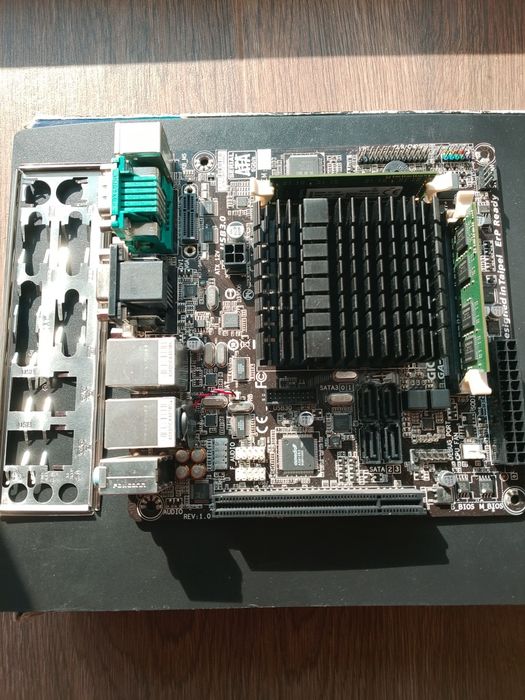 Mini-itx материнськая плата  Gigabyte GA N3150N-D3V , DDR3 8GB
