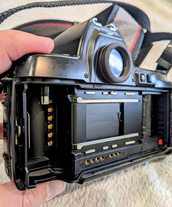 Плівкова камера Nikon F-8008 (N8008)