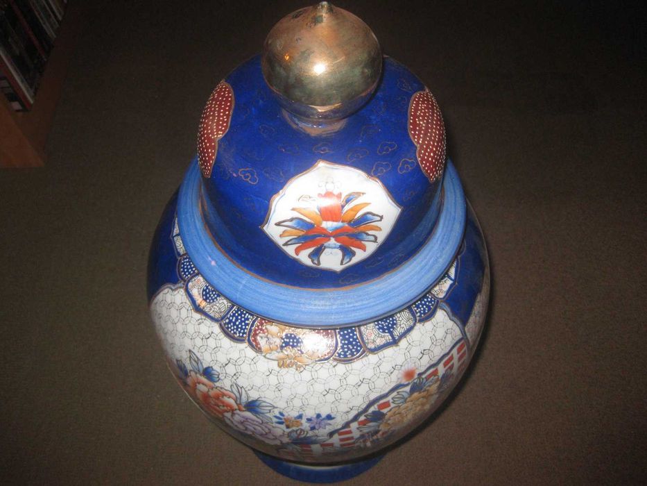 Exquisite Japanese Porcelain Vase / New!
