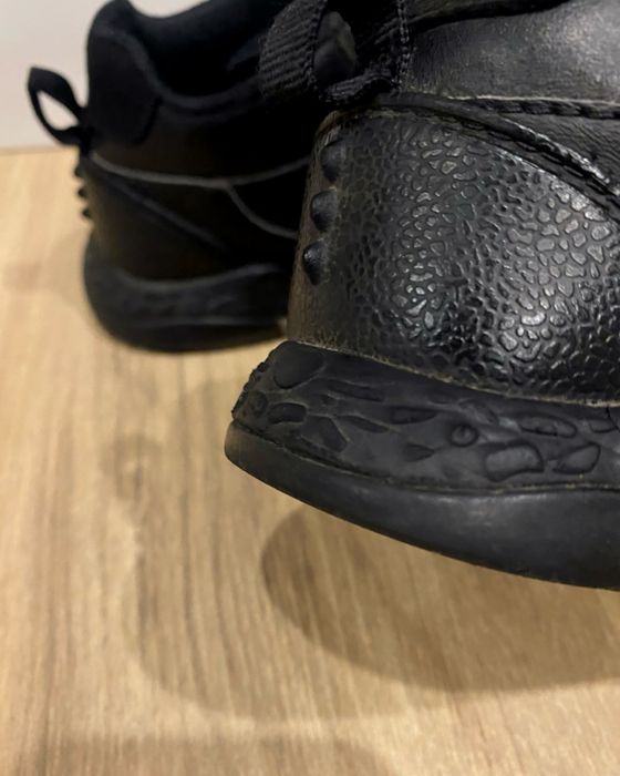 З динозаврами). Шкіряні ботинки Clarks Steggy Stride.