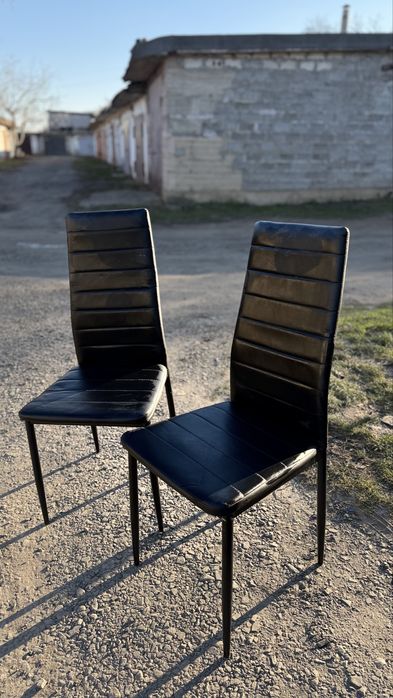 Черный кухонный стул