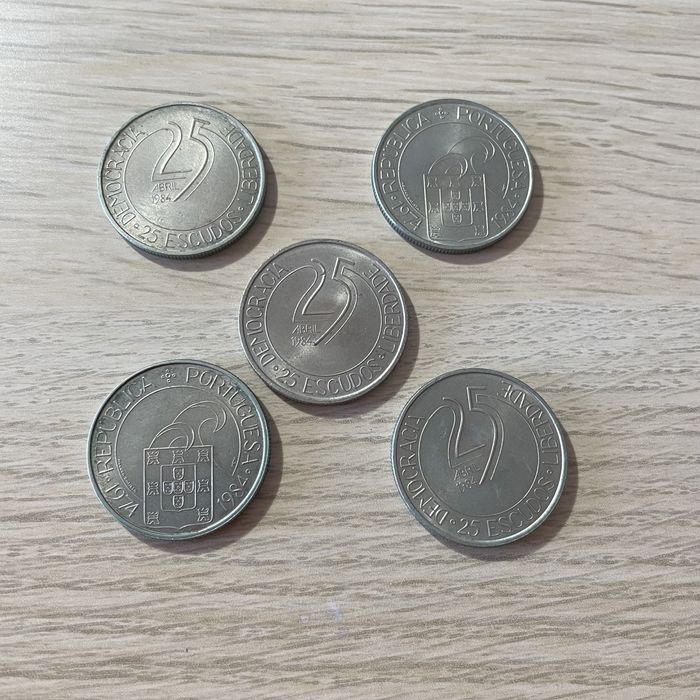 Moedas Comemorativas de 25 Escudos da Rep. Portuguesa (1977-86)