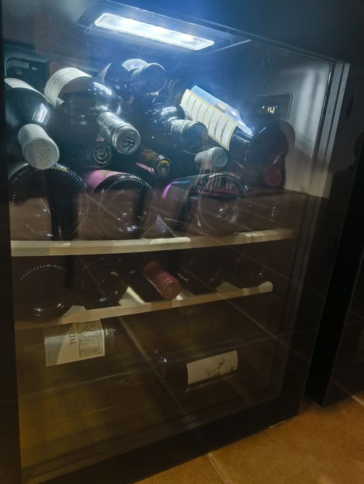 Garrafeira - cave para vinho
