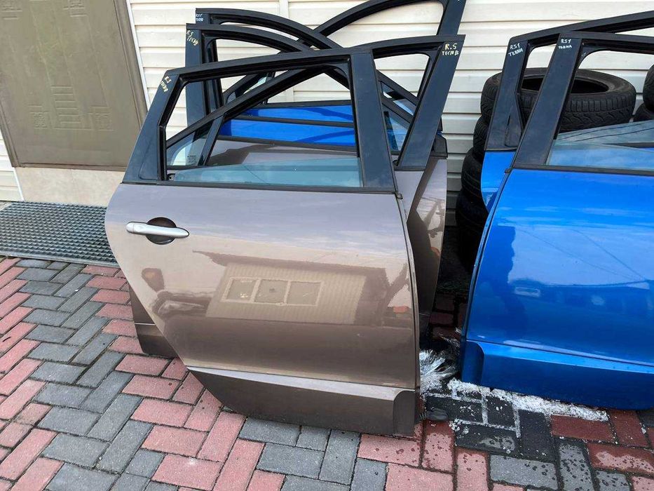 Дверь передняя/задняя правая/левая Renault Scenic 3 (2009-2015)