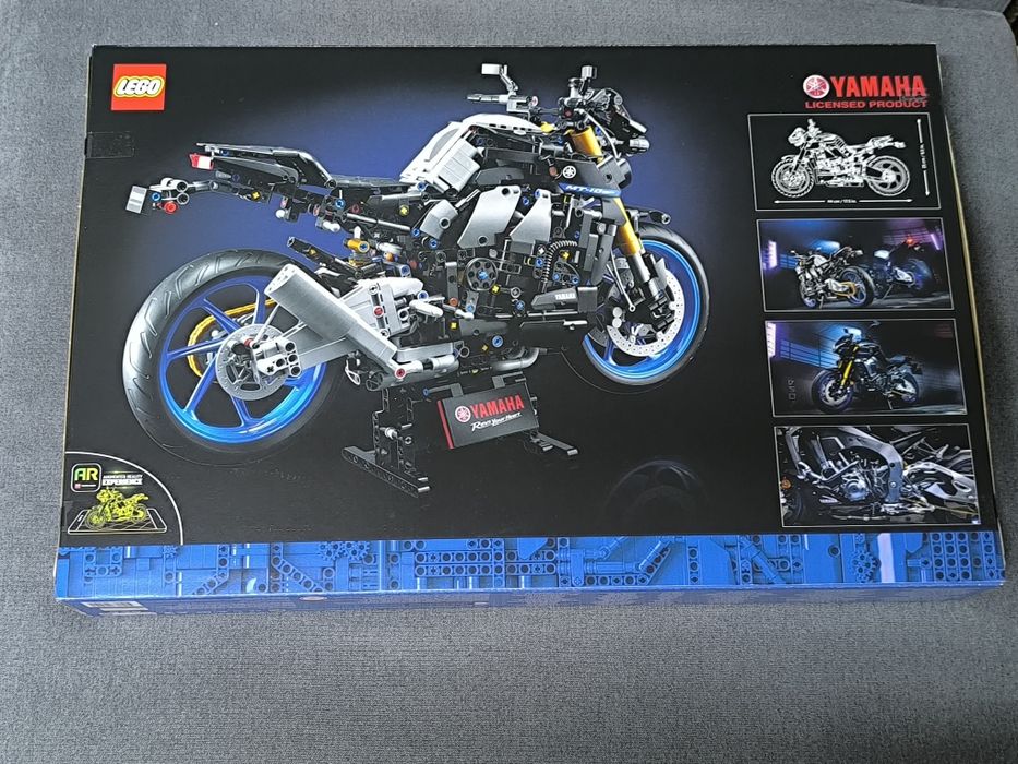 LEGO Technic Yamaha MT10 SP- 42159 *NOVO*