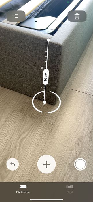 Cama com cabeceira e estrado elevatório