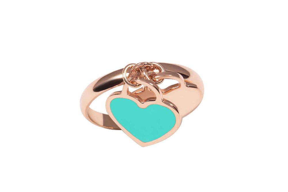 Кольцо из красного золота с подвесками в форме сердца