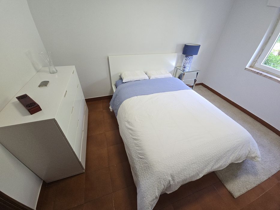 Quarto aluga-se em Carcavelos