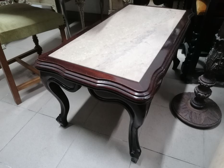 Mesa de centro com pedra