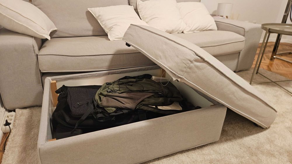 Sofá de 2 lugares IKEA (KIVIK) + 2 capas novas + Apoio para os pés com arrumação