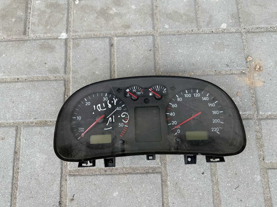 VW GOLF IV 97-06 1.9 TDI 110KM licznik zegary  1J0--919--880D