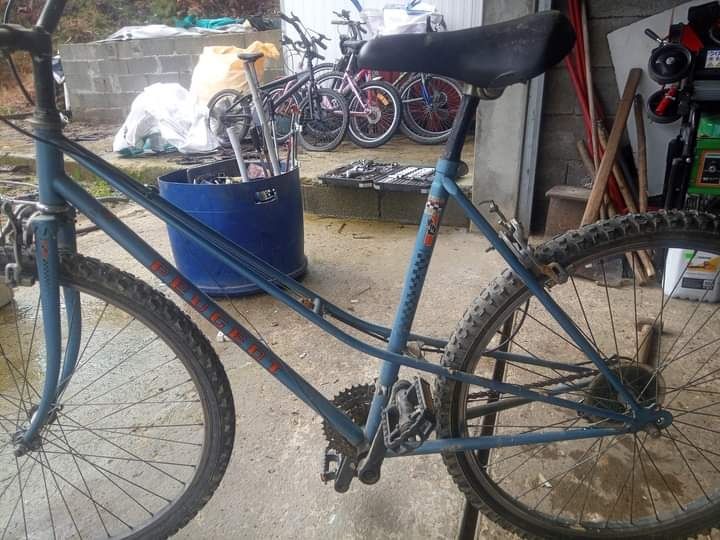 Bicicleta antiga em bom estado