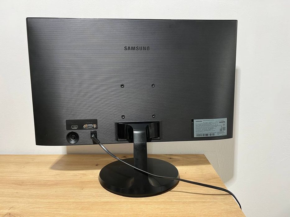 Монитор Samsung .  Full HD 1080p . HDMI