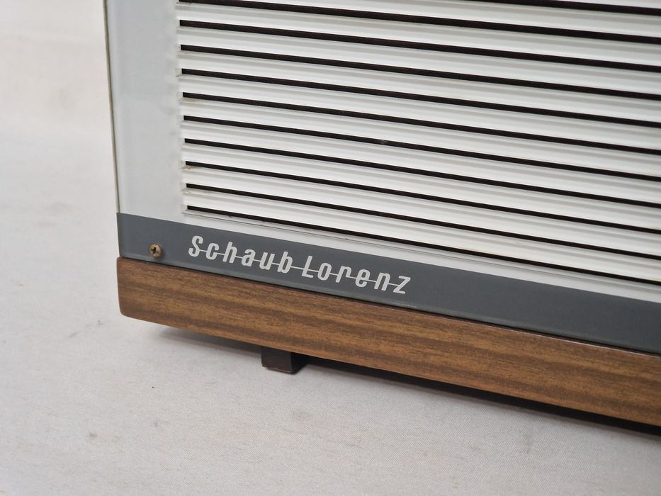 Rádio antigo reparado Schaub-Lorenz