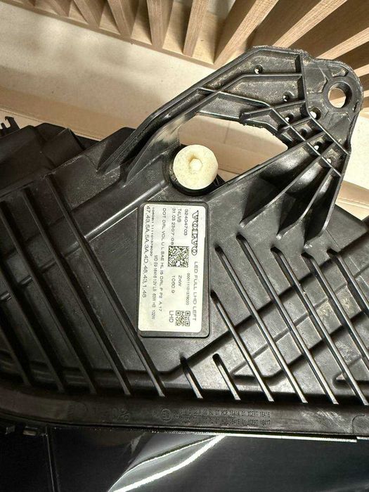 Фара ліва Volvo XC60 2021-2024USA Full Led Америка 32404703