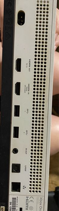 Konsola  Microsoft Xbox One S (model 1681)