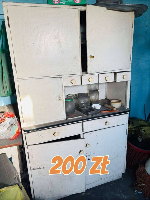 Regał z czasów PRL do renowacji