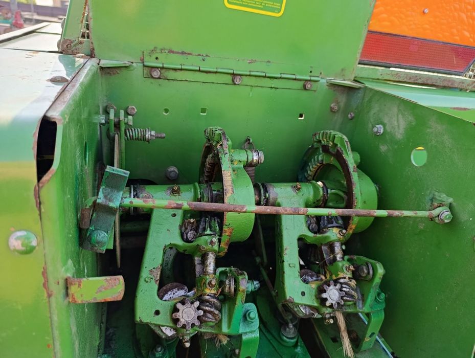 Продам прес підборщик, прес підбирач JOHN DEERE 332,  Джон дір 332