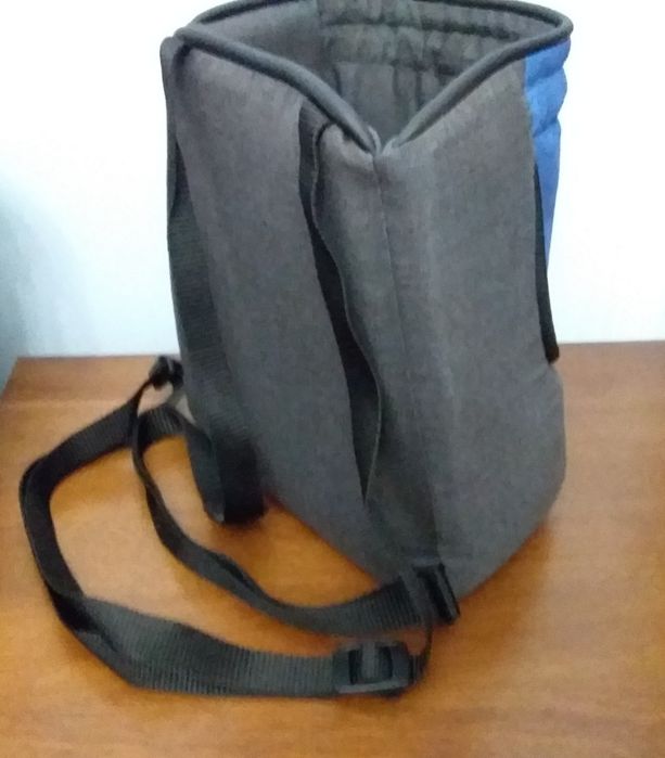 Переноска для маленькой собачки .