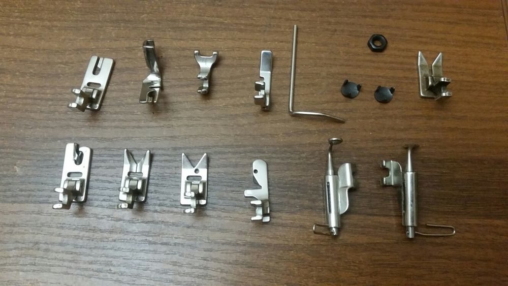 Запасные части к швейной машине лапки иголки шпульки шпульные колпачки