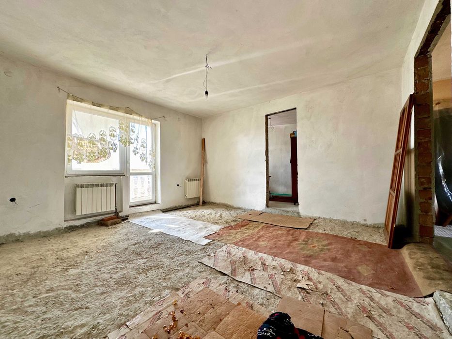 Продається просторий цегляний будинок поруч з м.Дрогобич