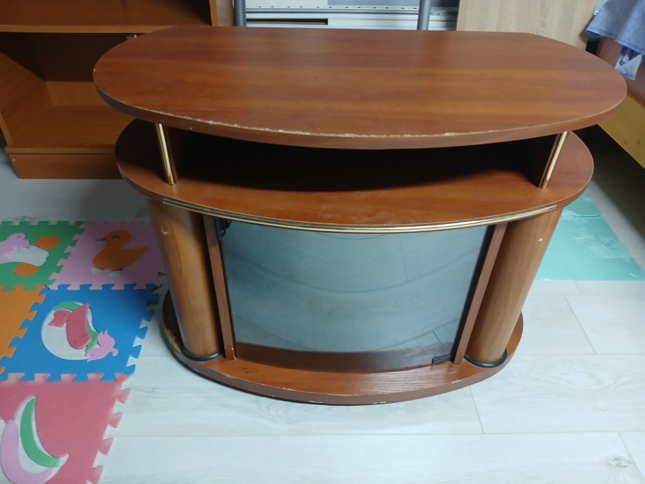 Продам тумбу под телевизор