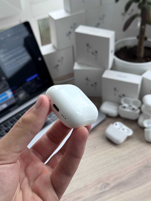 Магазин б/у Кейс AirPods 4 ANC A3059 A3056 A3055 A3057 Оригинал з шумопоглинанням анс