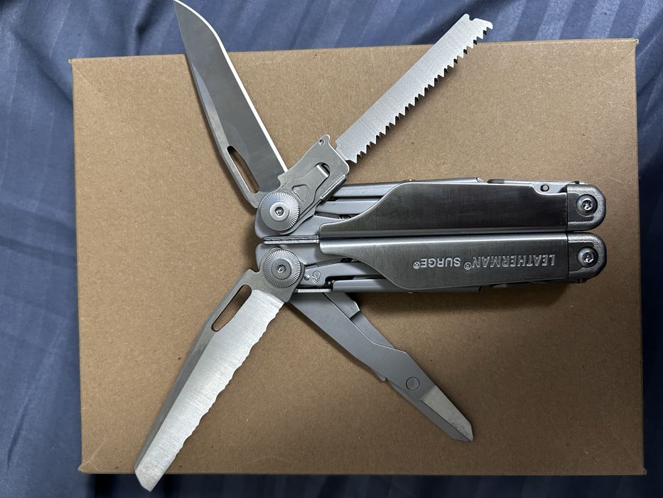 Leatherman Surge multitool